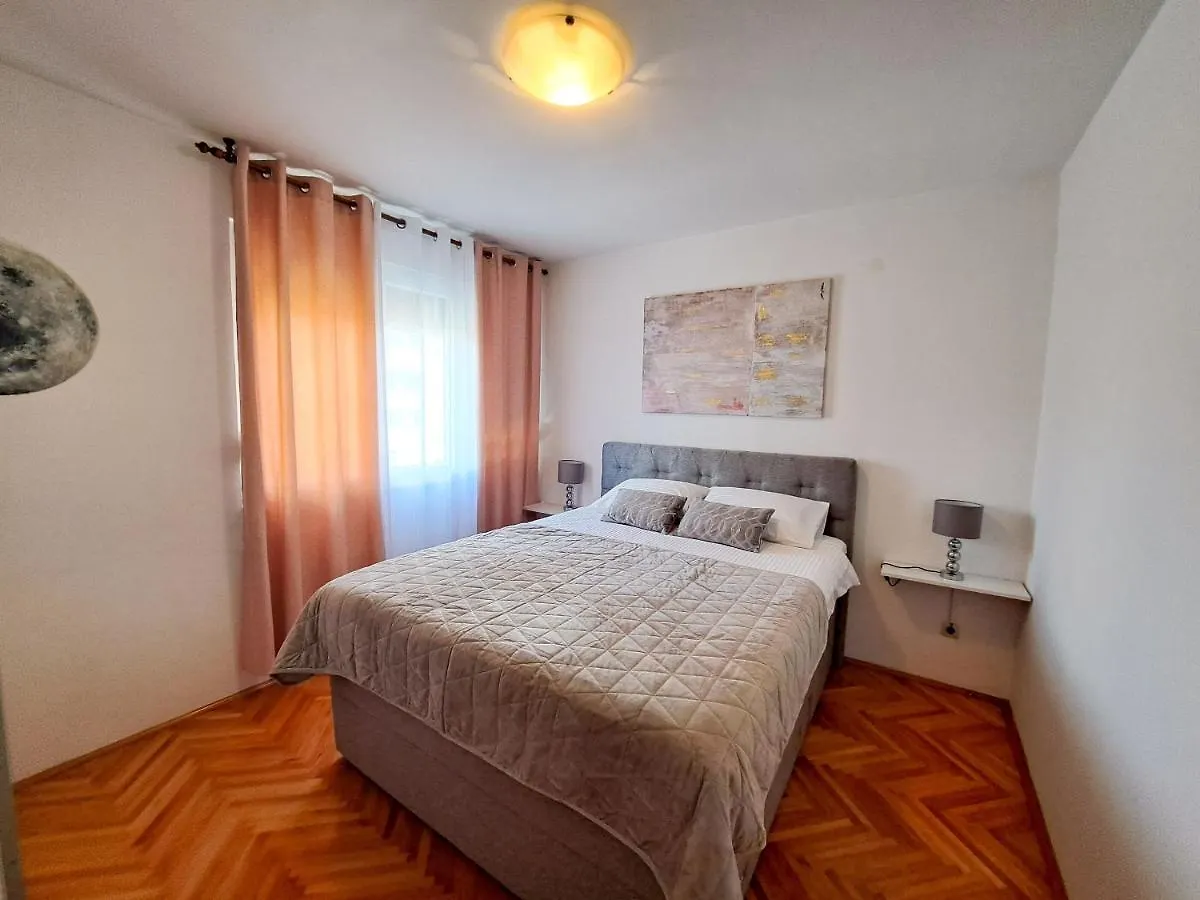 Apartment Nice Split 0*,